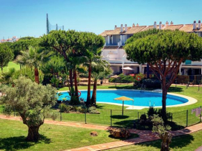 Fantastic 3-Bedroom Holiday Home including Tennis and Pool Near Golf Course, Nuevo Portil